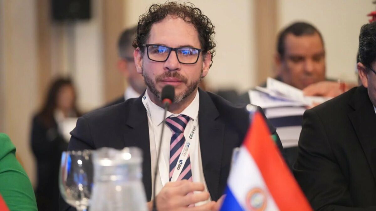 Paraguay: mayor productor de energía limpia, sigue quemando