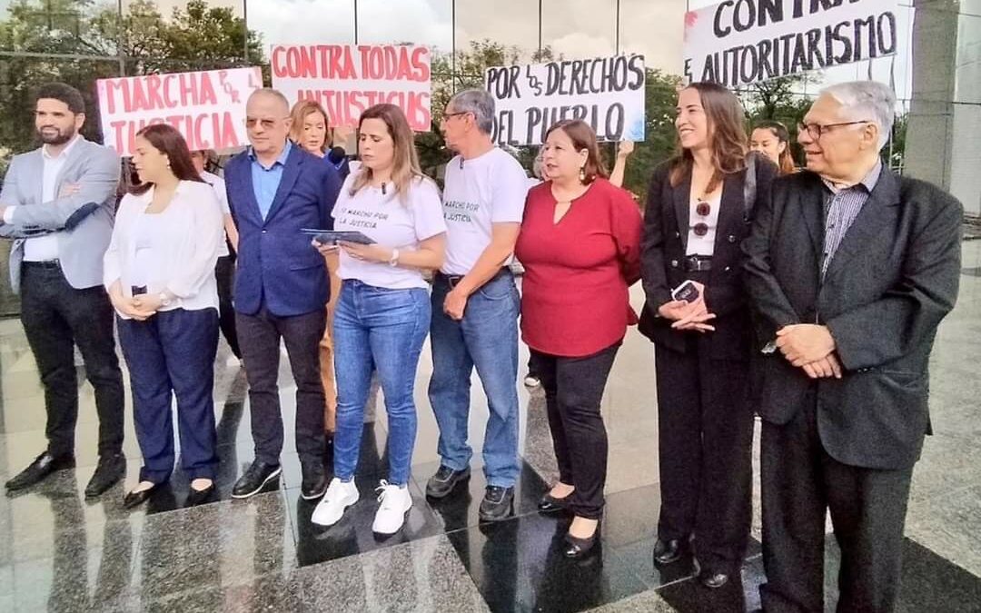 “Nos acostumbraron a pedir favores antes que exigir derechos”