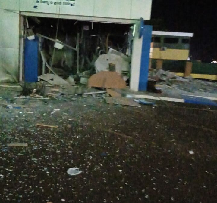 Explosivo robo en Bancop: se llevaron el dinero en Naranjal