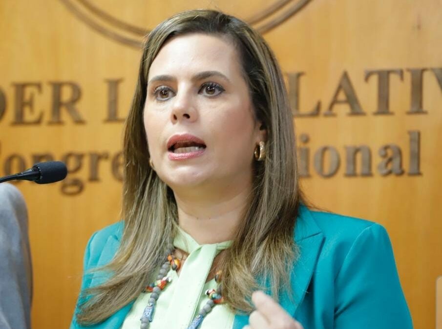 Kattya González: “Me echaron porque me negué a besar el anillo del príncipe narco”