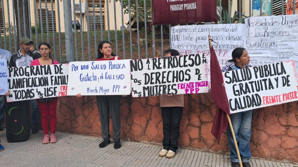 Manifestación frente al ministerio en el Día de la Salud